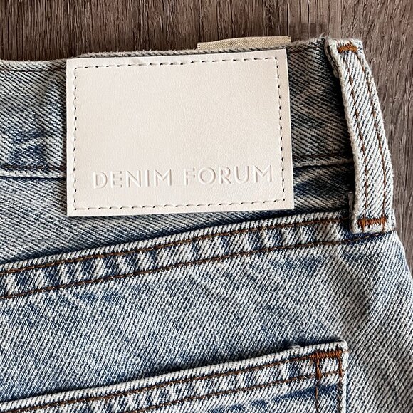 Aritzia Denim Forum The Farrah Hi-rise Wide Jean Size 25 - Picture 7 of 9